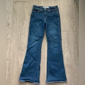 Levi’s flared blue jeans🤠